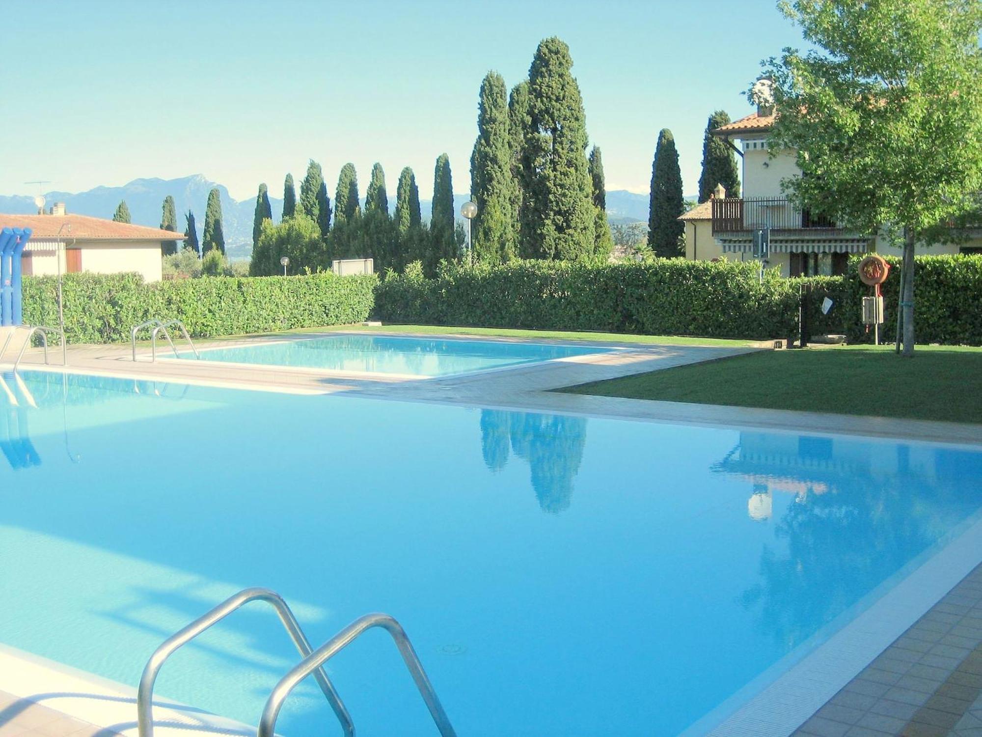 Enticing Holiday Home In Lazise With Swimming Pool Exterior photo