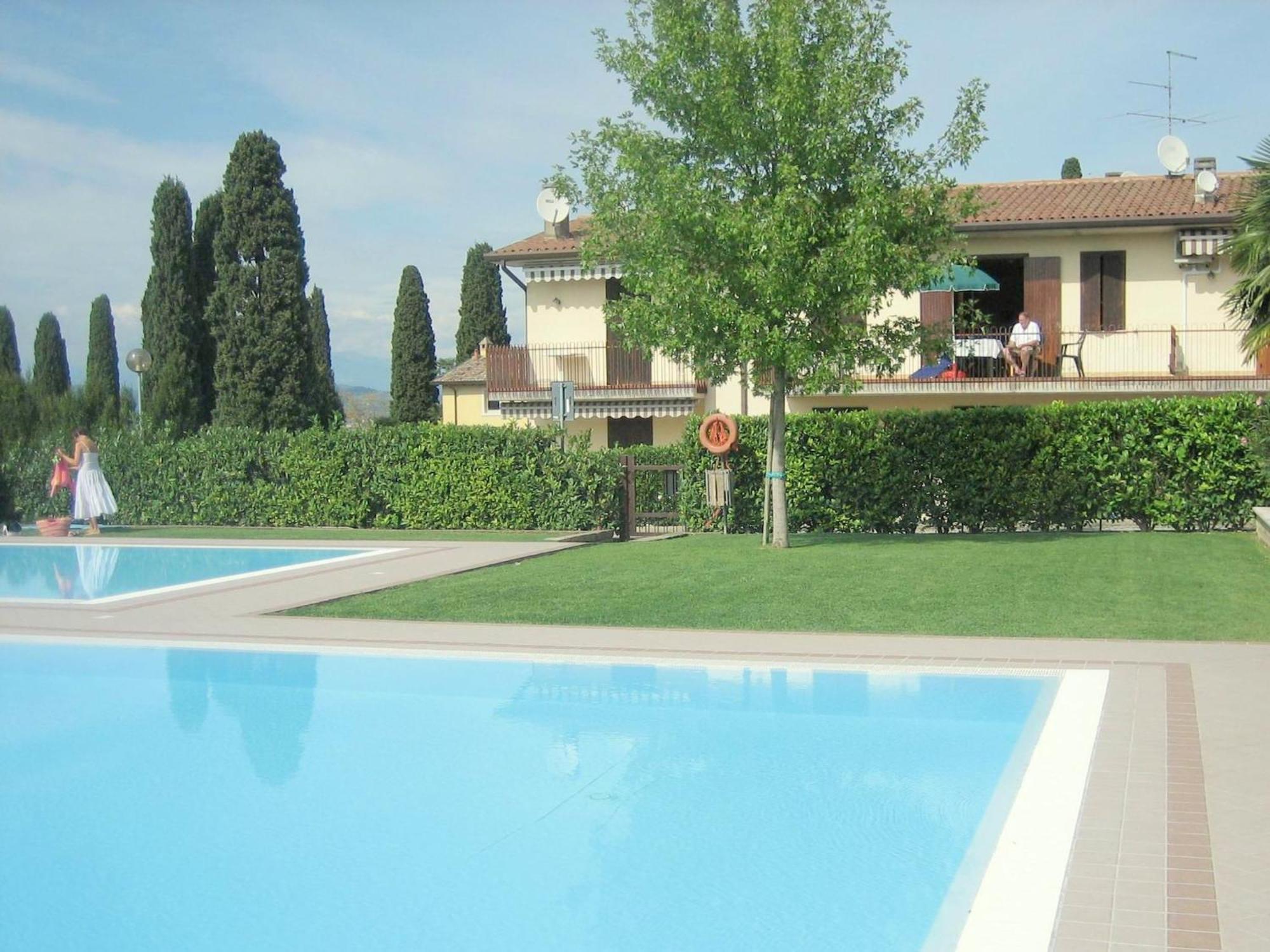 Enticing Holiday Home In Lazise With Swimming Pool Exterior photo