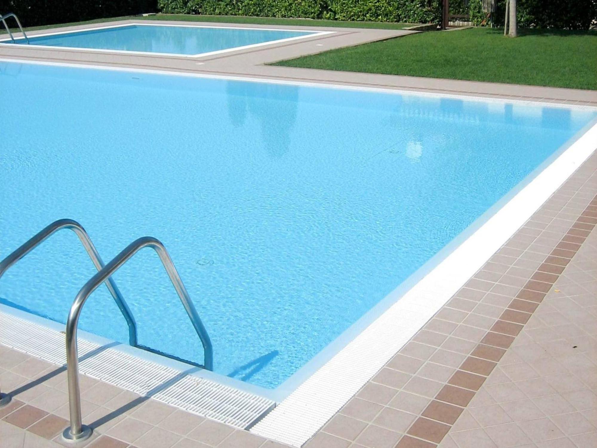 Enticing Holiday Home In Lazise With Swimming Pool Exterior photo